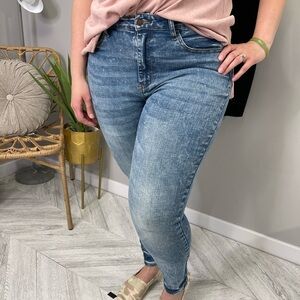 Judy Blue- High Waisted Acid Wash Jeans